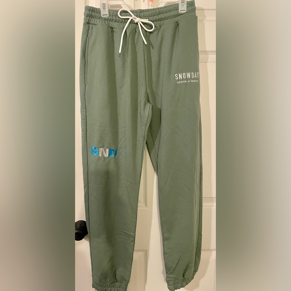 Snow day sweat pants